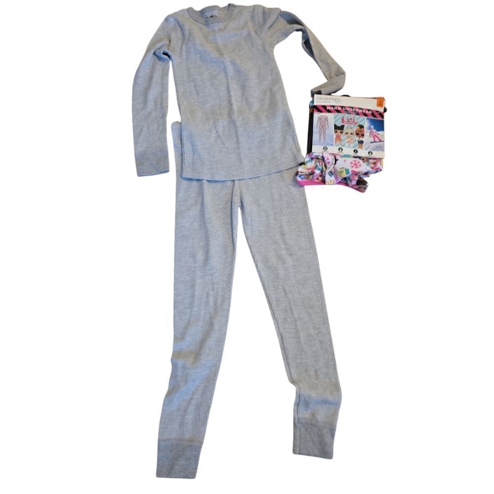 2 pairs of thermals size 6-8